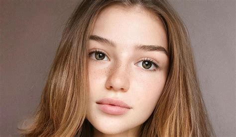 olivia casta breast|Olivia Casta: Measurements, age, nationality, net。